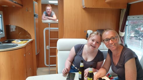 Aventura! – Spacious modern camper for family or (sports) events XL
