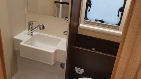 7 – 2/4 seater McLouis Sovereign Semi-Integral 2022