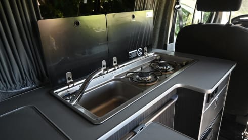 2p 131PK Ford buscamper uit 2017
