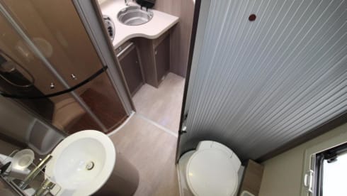 4p Challenger semi-integrated with queen bed