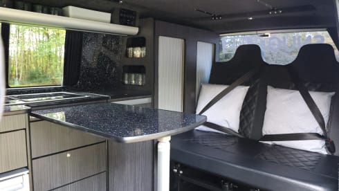 Snug Dubs – Volkswagen Campervan 4 Birth 