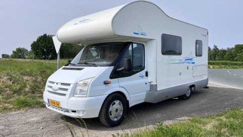 Luxurious neat family camper, 6 seats + belt, fully furnished