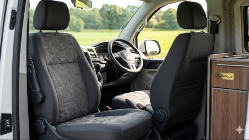 Dora the Explorer – VW Transporter Campervan | Sleeps 4 | Pop-Top Adventure Van