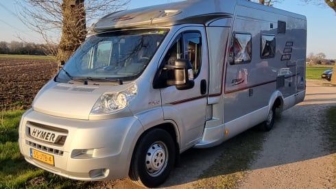 Hymer semi-integrated max 3 persons built in 2009 
