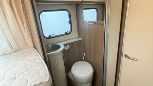 XGO King 1 – Nieuwe, luxe 5-persoons Alkoofcamper
