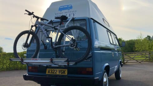 Retro Rentals Henley – 1984 Retro Volkswagen T25 - Little Betty Blue. (Newly Restored)
