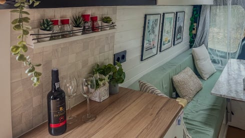 Very Spacious Luxury Off-Grid Camper – Freedom, Comfort & Adventure on Wheels!