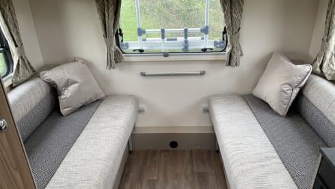 Fantastic 6 Berth Swift Edge 486 Motorhome