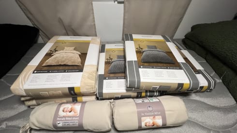 Ford Challenger 384 étape édition 2025 neuve et confortable