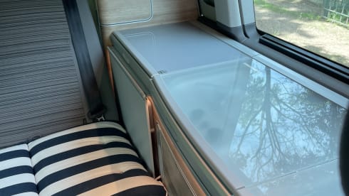 4p Volkswagen bus uit 2022