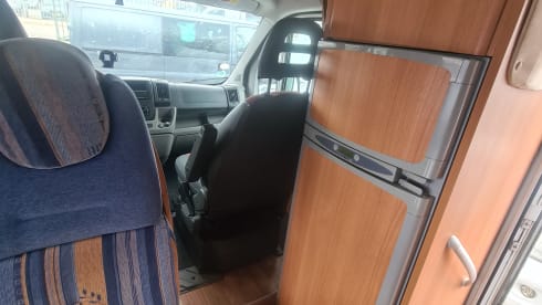 Beautiful 6 pers. + 2 * air conditioning Challenger Alcove motorhome