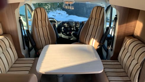 EXTRA DAYS Available Luxury Super Cozy Camper king-size bed / full air conditioning