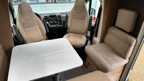 Family Camper with 5 belts, 5 sleeping places and complete inventory 
