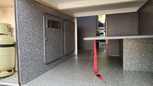 Big Red – 4p Volkswagen bus from 1999