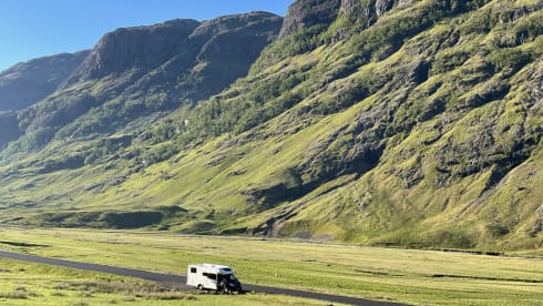Clan Calder Motorhome – Luxury 4 berth Autotrail Automatic