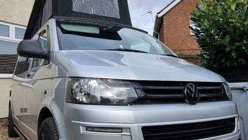 Tommie – 4 person VW, near Airport & major motorways! LWB, PopTop roof + loads more!
