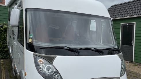 Hymer B-514 integral