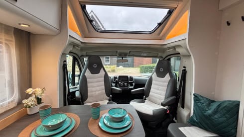 Making Memories 1 – T67s Sunlight semi-integrated 2024 Automatic