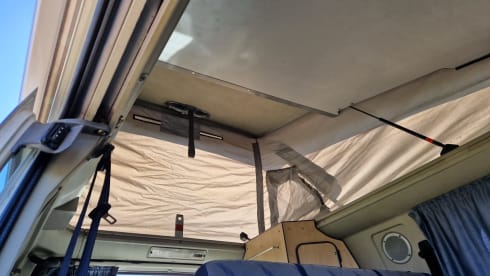 Oldtimer  – 4p Ford campervan from 1999