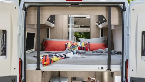 Chausson V690 Road Line VIP (garage / trailer hitch)