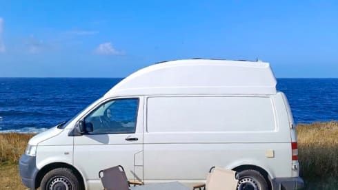 Frits – 2-seater Volkswagen campervan from 2009