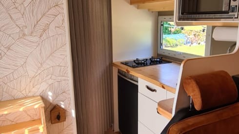 Burnie – Modern family camper 6 person alcove