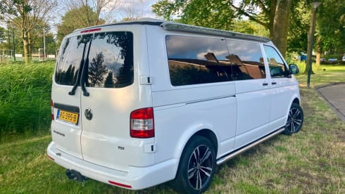 4p Volkswagen bus from 2014