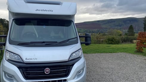 Camilla Camper – Fiat Dethleffs Luxury Motorhome 4 berth 