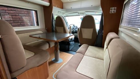 Spacious 4-5 person camper, Fiat Ducato- Adria Matrix 