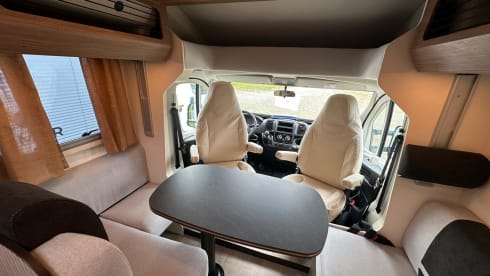 Nr. 15 – Wohnmobil für bis zu 4 Personen als Automatik und Einzelbetten
