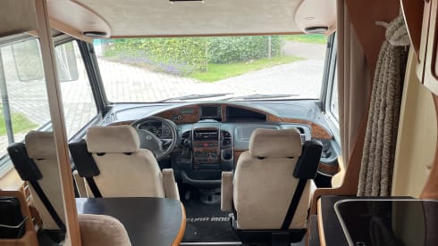 KunnCamp – Family motorhome 4-person Eura Mobil integrated from 2002