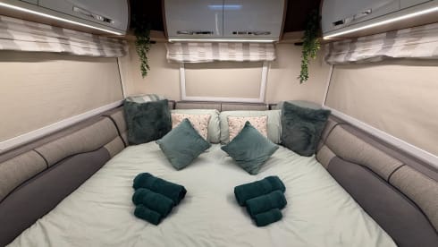 Davina – Luxury 2021 Roller Team 746 - 6 Berth 5 Seatbelts - Adventure Awaits!