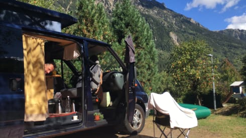 De Blauwe Rakker – Atmospheric camper van for the outdoorsman - Ford Transit