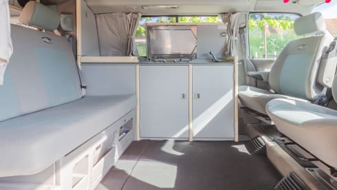 Classic 4p Volkswagen T4 California Westfalia from 2002
