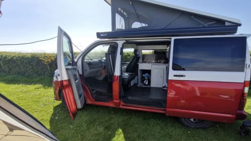 Candycane – 5 berth Volkswagen campervan from 2015