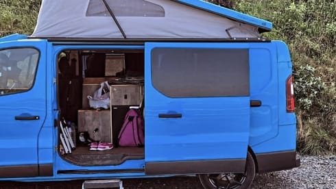 Dug – 3/4 berth Vauxhall Vivaro campervan,