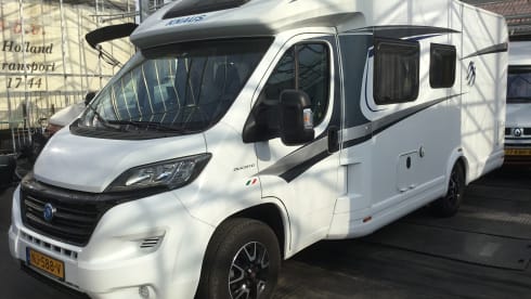 Sky wave – 4p Knaus semi-integrated from 2017