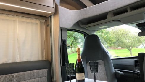 F74 2022 – 4 berth Autotrail semi-integrated from 2022
