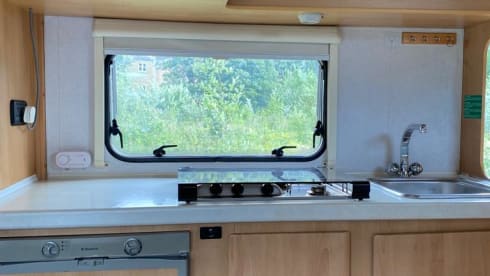 Elenor – Elenor, Ducato Clipper, 6 berth 6 belt on a normal car licence