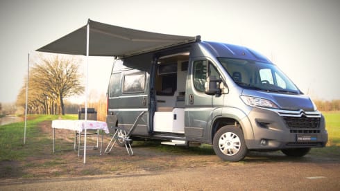 Jan – Jan │ Citroën Jumper 2 person camper bus