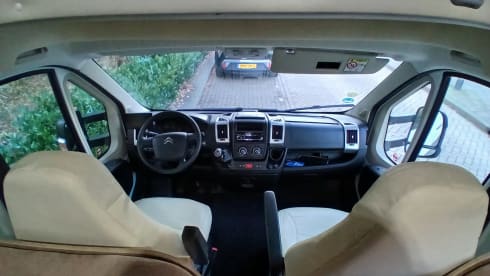 Comfortable, reliable alcove camper