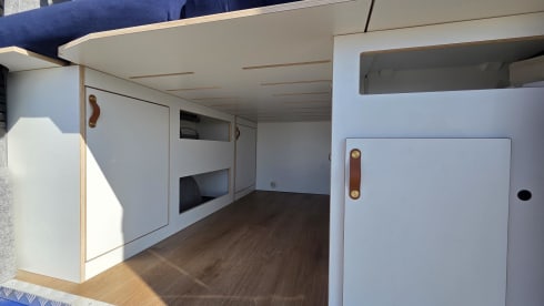Blauw plezier – 2-person Peugeot Campervan | With new interior 2024