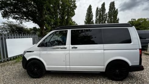 YR71KTO NOMAD LONDON – 4 Berth Nomad Camper LONDON - ROMFORD