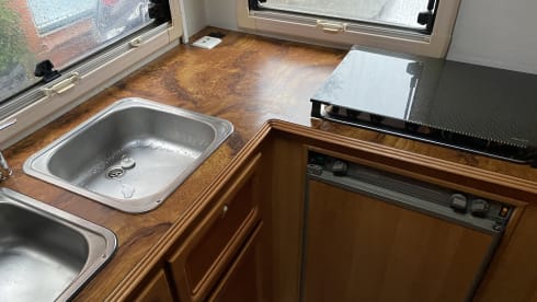 Cozy spacious family camper (5p)