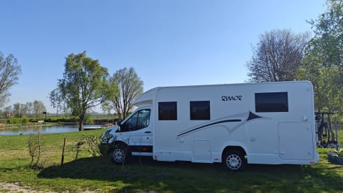 CoBilhome – Rimor Semi-integrated 5P with twin beds