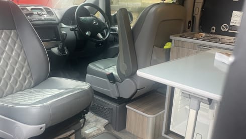 Rainbow Magnus – 4 berth Mercedes-Benz campervan from 2009