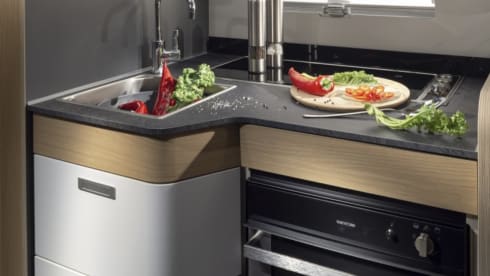 Glamping! – 5p Adria Mobil semi-integrated uit 2021