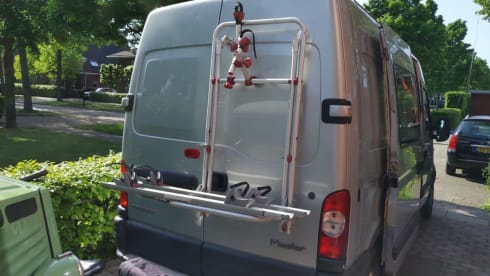 Fred – Cozy Bus Camper Automatic - Takes you everywhere, and back!