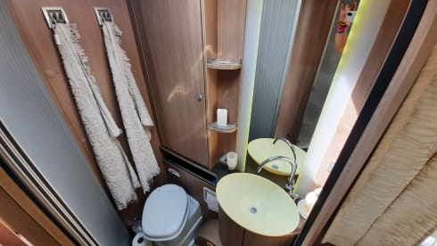 GIPA CAMPER – LUXE MOBILHOME INTEGRAAL BURSTNER met WIFI binnen EUROPA