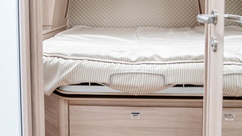 Sacha de-foof – 4 berth Rapido semi-integrated from 2017 55th special edition